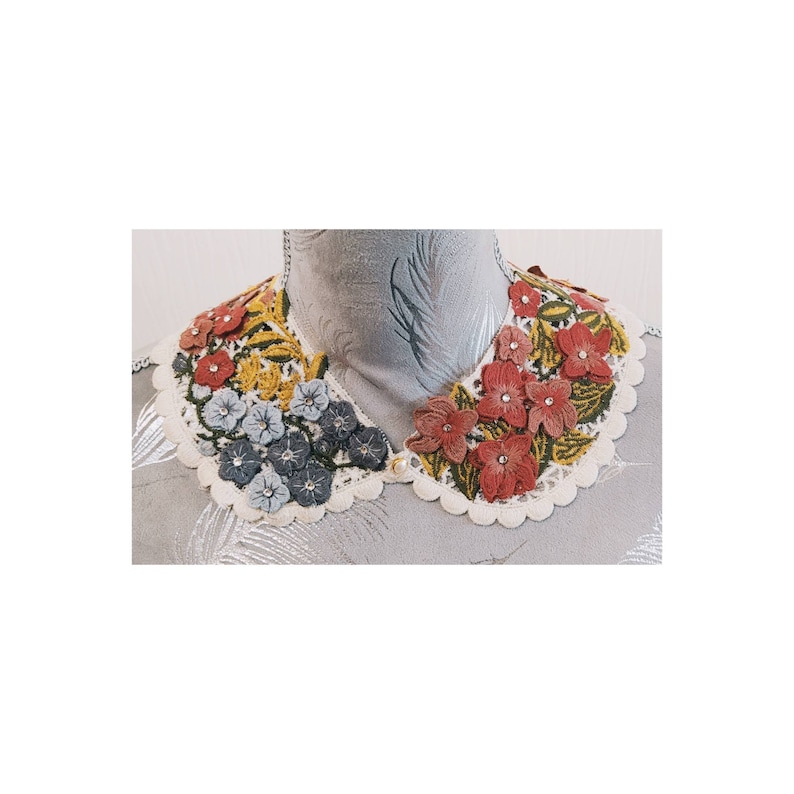 Collier floral 3D, collier amovible, collier floral crème délicat avec perle Swarovski sur chaîne plaquée or avec fermoir mousqueton. image 4