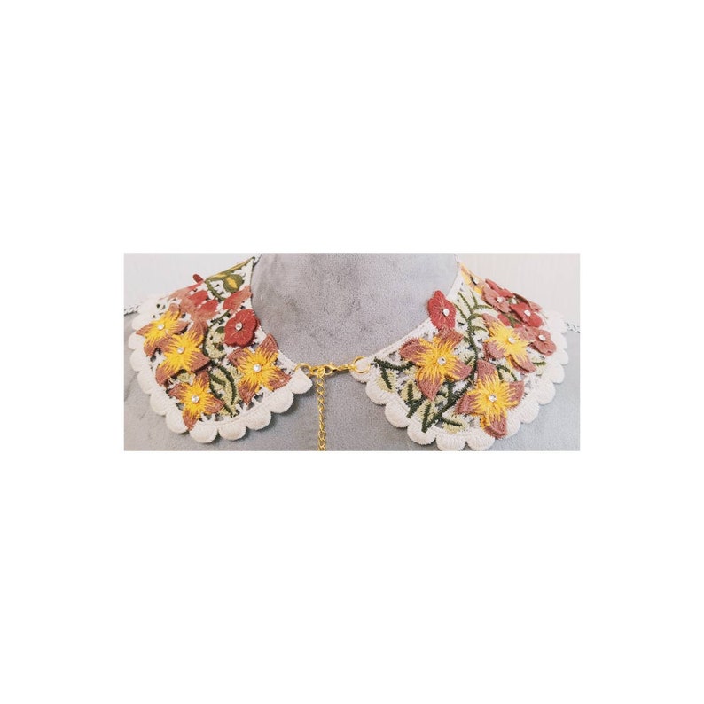 Collier floral 3D, collier amovible, collier floral crème délicat avec perle Swarovski sur chaîne plaquée or avec fermoir mousqueton. image 2