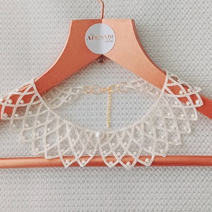 RBG inspired collar necklace. Cream Peter Pan collar,delicate detachable collar,lace collar with white faux pearl,chain with lobster clasp.