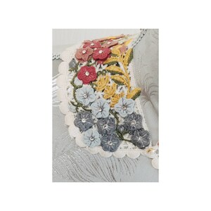 Collier floral 3D, collier amovible, collier floral crème délicat avec perle Swarovski sur chaîne plaquée or avec fermoir mousqueton. image 6