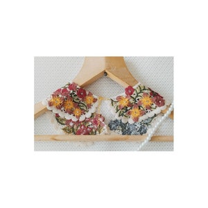Collier floral 3D, collier amovible, collier floral crème délicat avec perle Swarovski sur chaîne plaquée or avec fermoir mousqueton. image 9