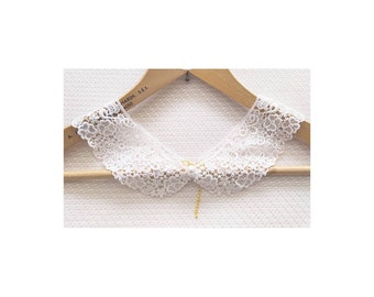 White lace Peter Pan collar,delicate detachable collar,rbg inspired,lace collar,crochet collar & white faux pearl,chain with lobster clasp.
