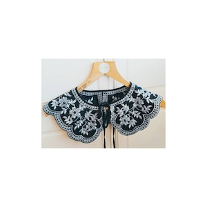 Black & grey Floral Peter Pan collar,detachable collar necklace,vintage widecollar with black faux pearls,Vintage oversize collar bib.