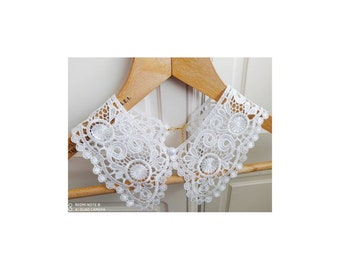 Collier Claudine en dentelle blanche, collier amovible délicat, collier en dentelle, collier au crochet avec fausse perle blanche, chaîne avec fermoir mousqueton.