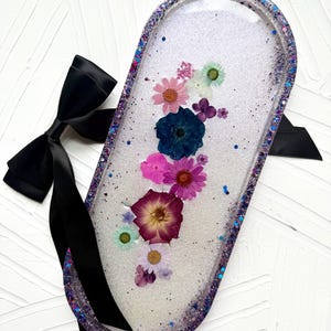 LARGE Handcrafted Decorative Vanity Tray, Purple Blue Pink Pressed Flowers Oval Tray, Resin Jewelry Trinket Tray, Greenery, Unique Decor