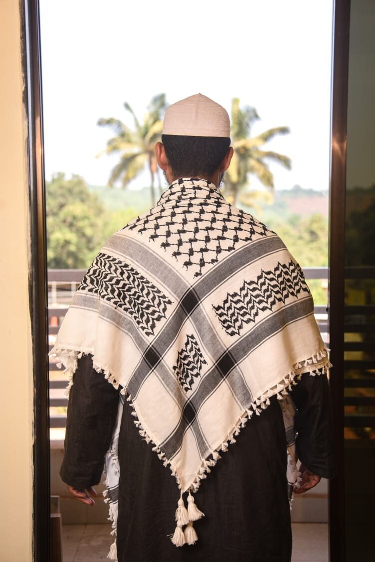 Wholesale Palestine Keffiyeh Scarf (48x48): Traditional Arab Shemagh with Tassels