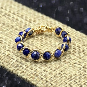 Pierścionek z lapis lazuli, delikatny prezent w kolorze królewskiego błękitu, minimalistyczny dodatek z owijką drucianą, złoto, srebro lub antyczny brąz