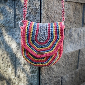 Lange Schultertasche in Koralle Farbe Kleinformat
