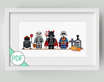 Può includere: Schema a punto croce con personaggi in costume di Halloween. Include R2-D2, uno Stormtrooper, Darth Vader, Superman e una scena di cimitero con zucche. L'opera è incorniciata in un bordo bianco e ha un logo PDF.