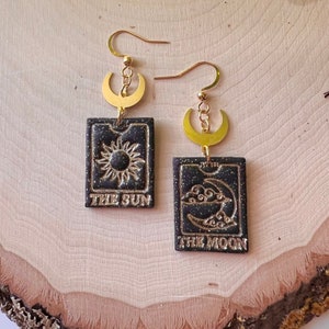 Mini Sonne und Mond Tarot Karten Ohrringe Polymer Clay leicht hypoallergen goth himmlischen Mond
