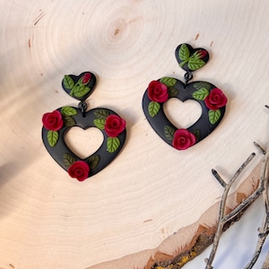 Valentijnsoorbellen van klei met rozenkrans