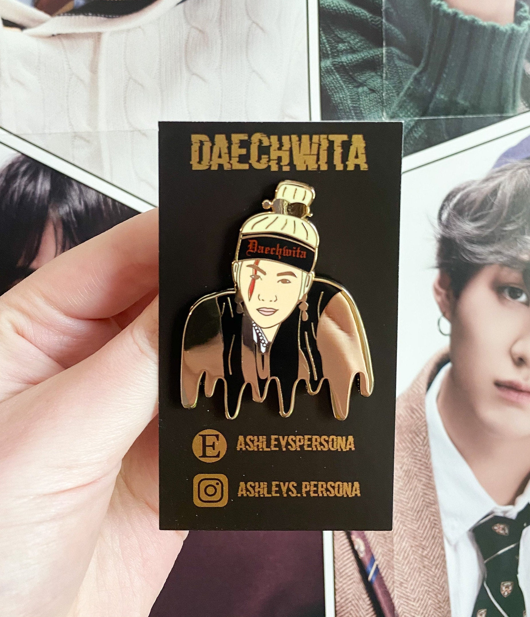 King enamel pin