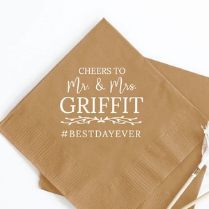 Serviette cocktail personnalisée M. et Mme, serviettes de table personnalisées pour mariage, serviettes de table de mariage personnalisées pour boissons, faveurs personnalisées et cadeaux (220)