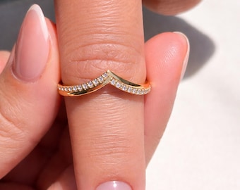 Gold Wedding Rings Band, Stackable Rings for Women, Yellow Gold Engagement Ring, Round Moissanite Ring, Curved Wedding Band
