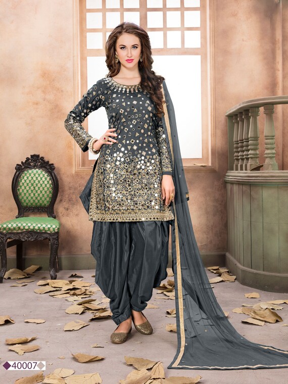 Patiala Suit - Buy Latest Patiala Salwar Suits & Punjabi Suits Online at  Best Price - Peachmode