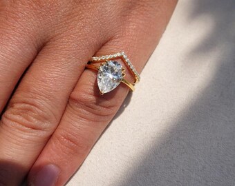 Pear Shaped Engagement Ring, Curved Wedding Band, Gold Wedding Ring, 1.5 Carat Diamond Ring, Bridal Wedding Ring Sets