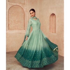 Abito lungo in tessuto georgette Anarkali, ricamo di design, lavoro fatto a mano, collo, design, Shalwar Kameez, abito Dupatta, abbigliamento da donna dell'Asia meridionale