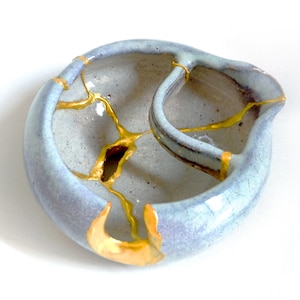 Duty included for US | KINTSUGI | Kintsugi Cup, The vintage and broken Japanese pottery repaired with the KINTSUGI technique. #KIN9064