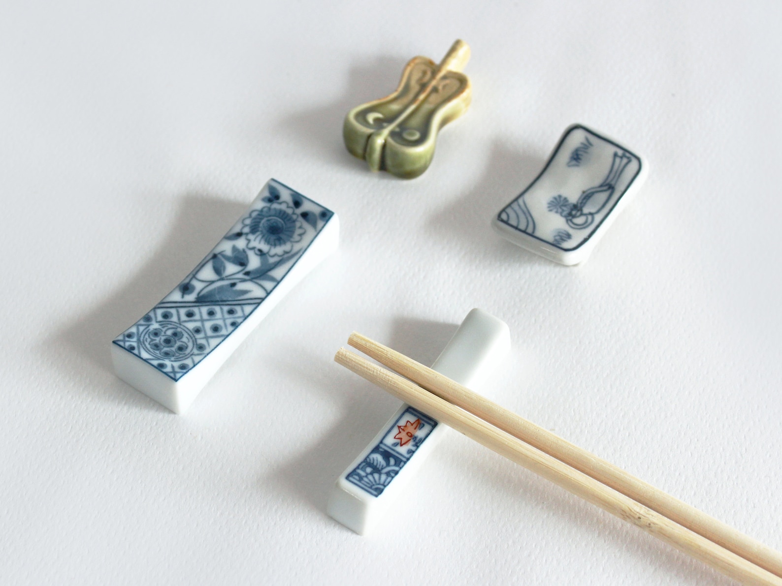 Hemoton Chopsticks Holder Ceramic Owl Chopstick Rest Spoon