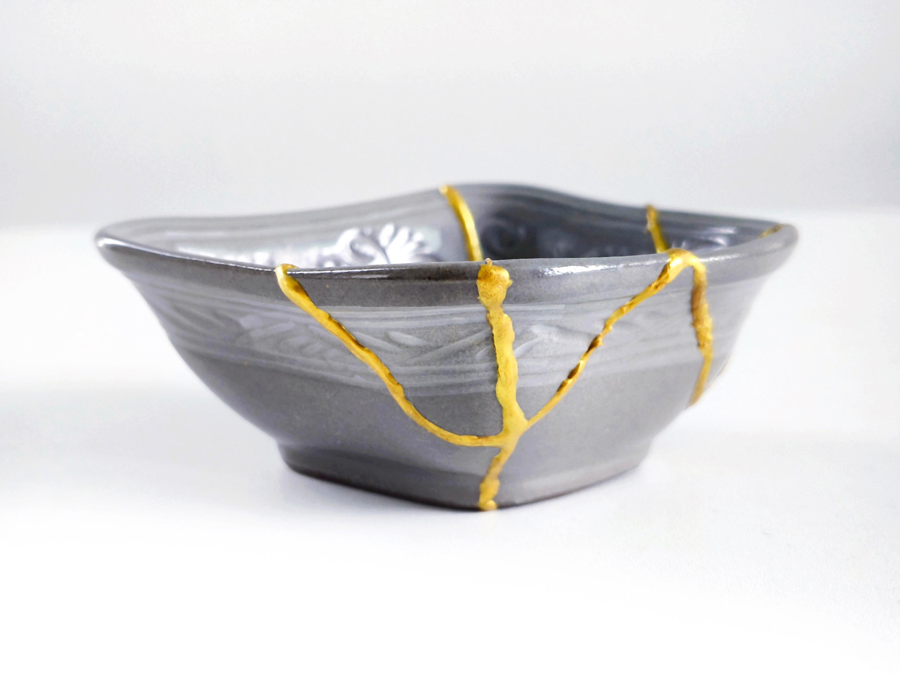 KINTSUGI | 金継ぎカップ。壊れた日本の陶器を金継ぎの技法で修復しま