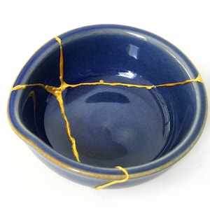 Duty included for US | KINTSUGI | Kintsugi Cup, The vintage and broken Japanese pottery repaired with the KINTSUGI technique. #KIN9055