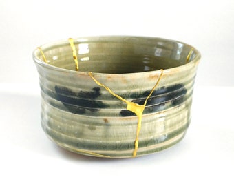 KINTSUGI | Kintsugi Bowl, The vintage and broken Japanese pottery repaired with the KINTSUGI technique. #KIN9044