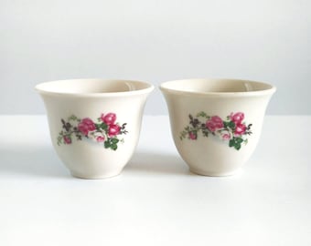 2 tazas de té, 35 ml (1.2 oz), 2 tazas pequeñas de té chino, color crema con flores
