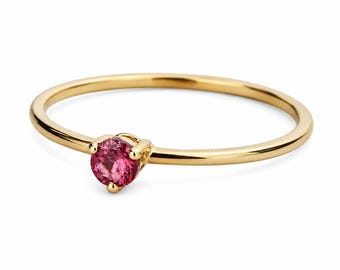 Anello solitario con rubino naturale rotondo, in oro massiccio 14 carati, pietra portafortuna di luglio, anello minimalista impilabile.