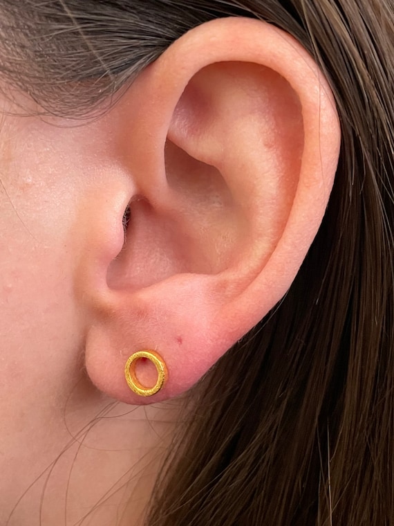 Hollow circle online stud earrings