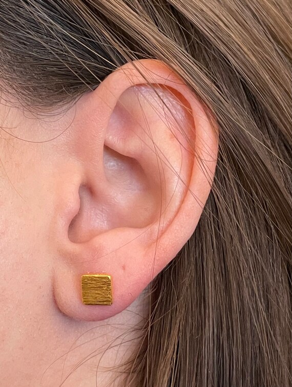 Brushed Coin Earrings with Faceted Glass Bead Halo Gold-plated Sterling Silver Brushed Coin Earrings with Faceted Glass Bead Halo Gold-plated Sterling Silver
