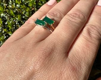 Anillo baguette de ónix verde natural, plata de ley y baño de oro