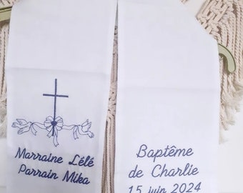 Echarpe de baptême bébé enfant brodée personnalisée prénom croix colombes + parrain marraine coton double gaze ou lin blanc cérémonie blanc