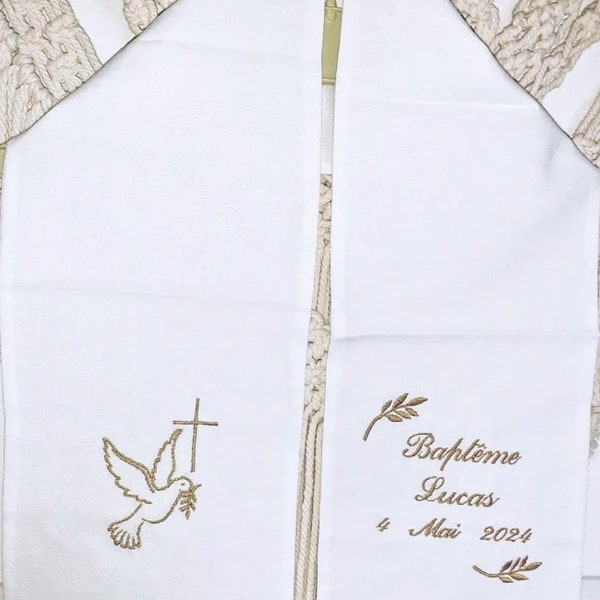 Echarpe de baptême bébé enfant brodée personnalisée prénom colombe croix feuilles champêtre coton double gaze blanc étole linge cérémonie