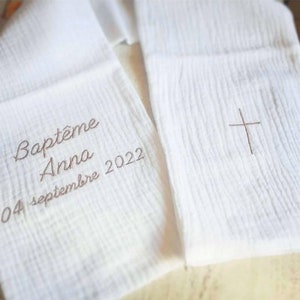 Echarpe de baptême bébé enfant brodée personnalisée prénom petite croix lin double gaze coton blanc image 1