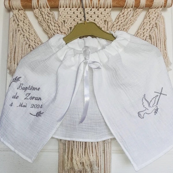 Cape de cérémonie baptême bébé enfant brodée personnalisée prénom légère double estivale gaze coton blanc colombe croix prénom linge blanc