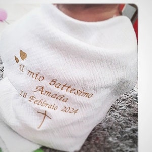 Châle Lange de baptême bébé enfant brodé personnalisé prénom croix coeurs double gaze coton linge blanc pour cérémonie baptism battessimo image 3