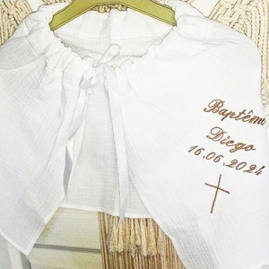 Cape de baptême légère cérémonie estivale bébé enfant brodée personnalisée prénom motif croix double gaze coton blanc image 1