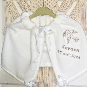 Cape châle de baptême cérémonie bébé enfant brodée personnalisée prénom motif colombe polaire blanc baptism battessimo batismo tauf image 1