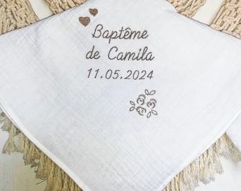Chale linge blanc cérémonie baptême bébé enfant double gaze coton brodé personnalisé prénom coeur fleurs champêtre personnalised baptism