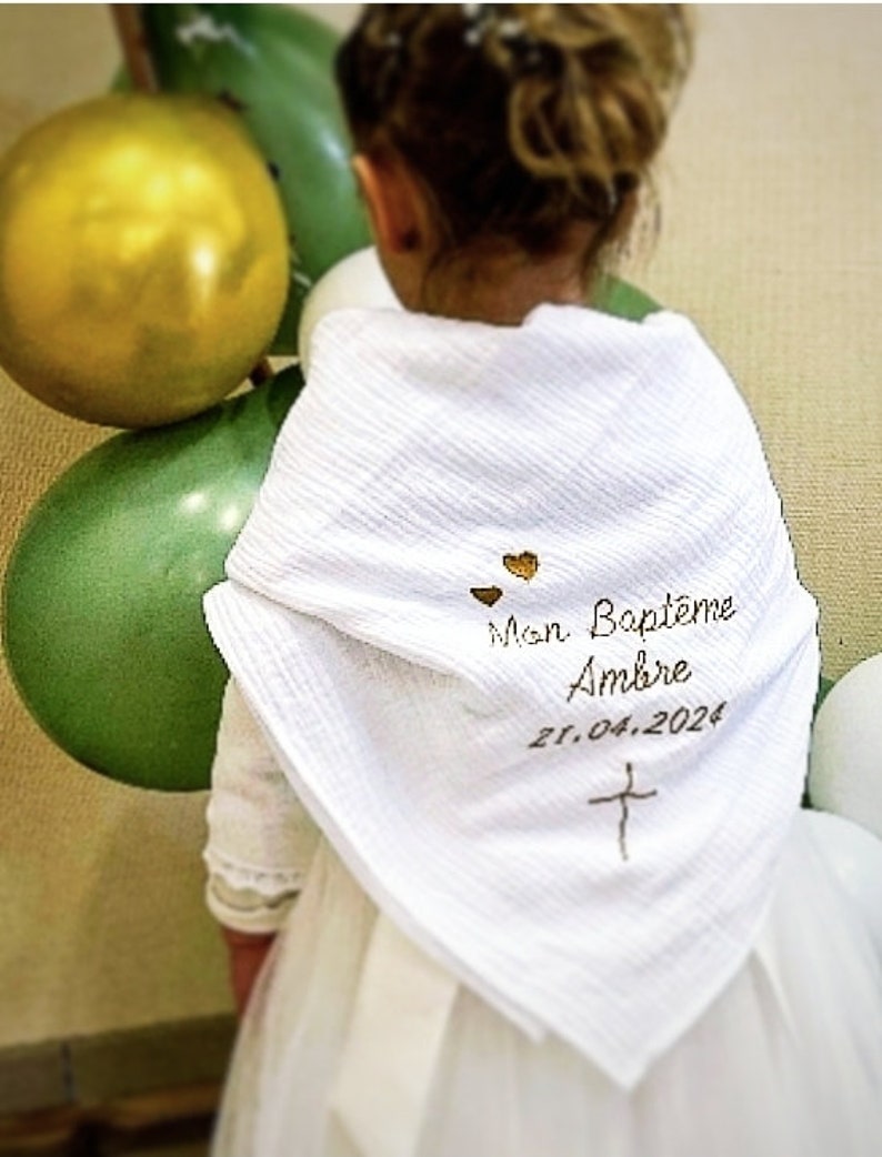 Châle Lange de baptême bébé enfant brodé personnalisé prénom croix coeurs double gaze coton linge blanc pour cérémonie baptism battessimo image 2