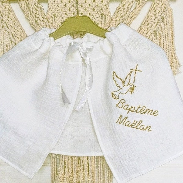 Cape de baptême légère cérémonie estivale bébé enfant brodée personnalisée prénom motif colombe croix double gaze coton blanc