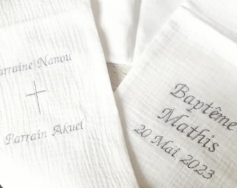 Echarpe de baptême bébé enfant brodée personnalisée prénom croix parrain marraine coton double gaze ou lin blanc linge blanc cérémonie