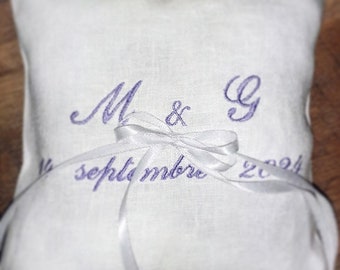 Coussin de mariage porte alliances brodé personnalisé initiales monogrammes toile de lin coton satin personnalised wedding