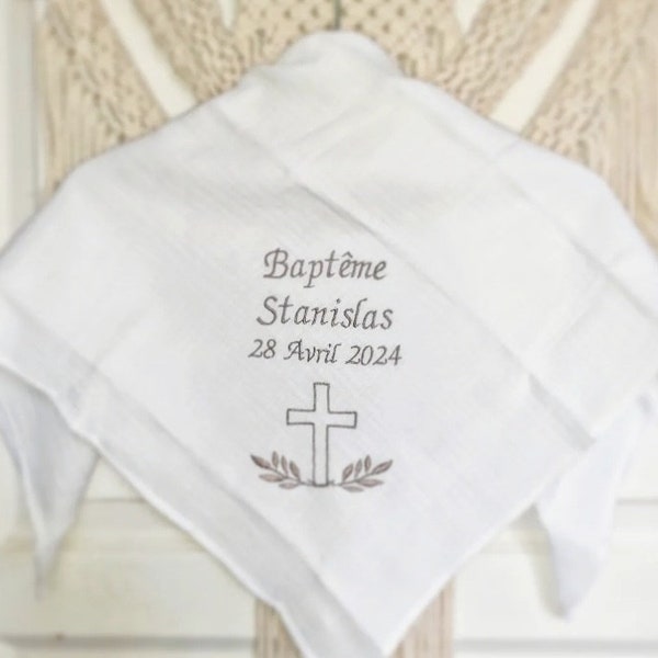 Chale étole lange de baptême bébé enfant  brodé personnalisé prénom croix rameaux feuilles double gaze coton linge de cérémonie blanc