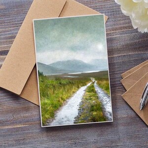 Cartão de Saudações | Cartão de Aniversário | Cartão em Branco | Cartão de Aniversário | Rumo a Casa | Paisagem de Inverno com Montanhas na Névoa