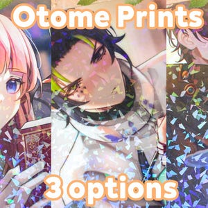 Puede incluir: Imagen que presenta tres impresiones de personajes de estilo anime. El texto "Otome Prints" y "3 options" se muestran en naranja. Cada personaje tiene colores de cabello y ojos únicos, con un efecto holográfico brillante.