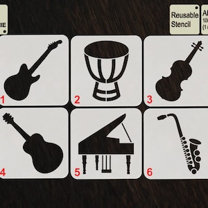 Könnte beinhalten: Ein Set aus sechs wiederverwendbaren Schablonen mit Musikinstrumenten. Die Schablonen zeigen eine E-Gitarre, eine Trommel, eine Geige, eine Akustikgitarre, ein Klavier und ein Saxophon. Die Schablonen bestehen aus 1000 Mikron (1 mm) APET-Kunststoff.
