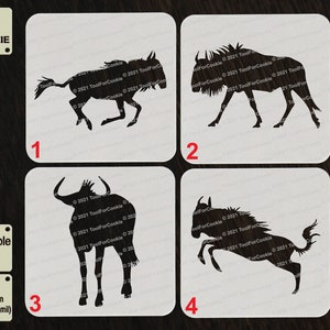 Puede incluir: Cuatro plantillas en blanco y negro de un ñu, cada una con una pose diferente. Las plantillas están numeradas del 1 al 4. Las plantillas están hechas de plástico APET y tienen un grosor de 1 mm. Las plantillas son reutilizables.