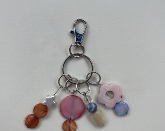 Llavero con colgante de flor de nácar: Accesorios para llaveros de piedras preciosas hechos a mano