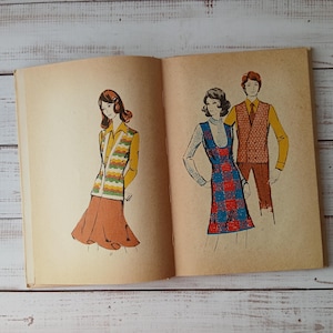 Vintage book of crocheting - A Step By Step Guide - Vintage knitting book - Illustrated book - Crocheting patterns
